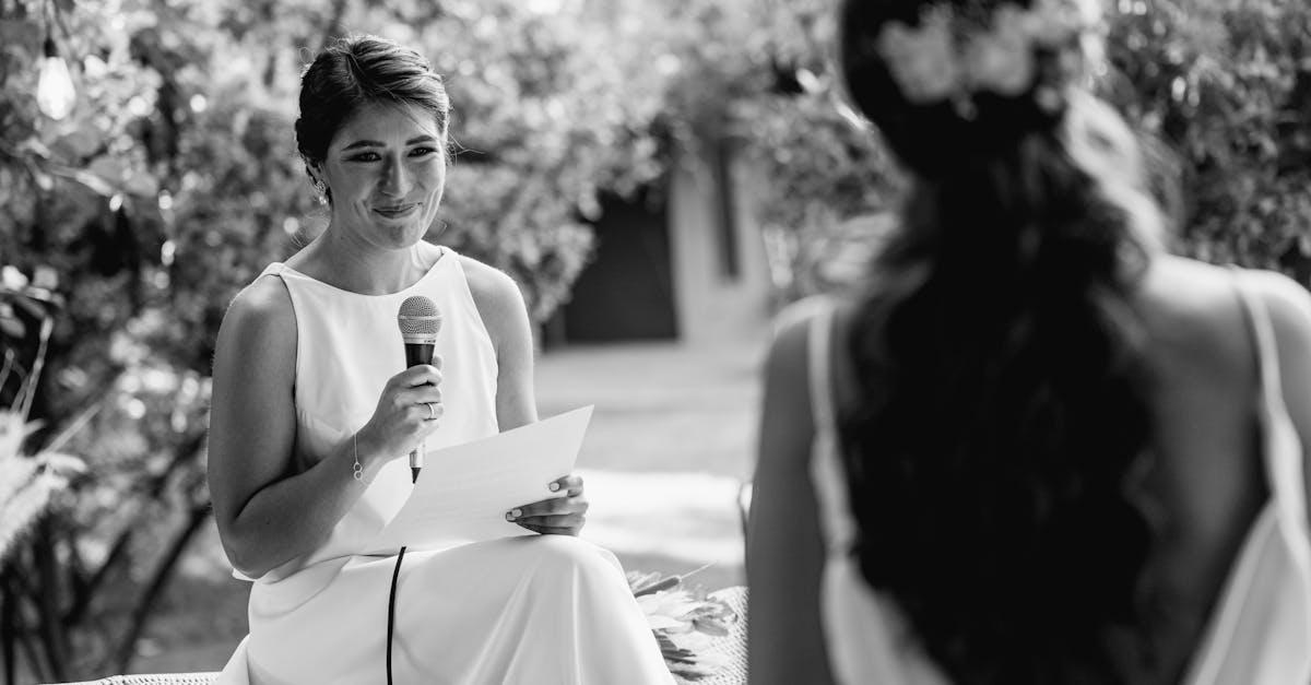 How to End a Maid of Honor Speech: Examples & Tips