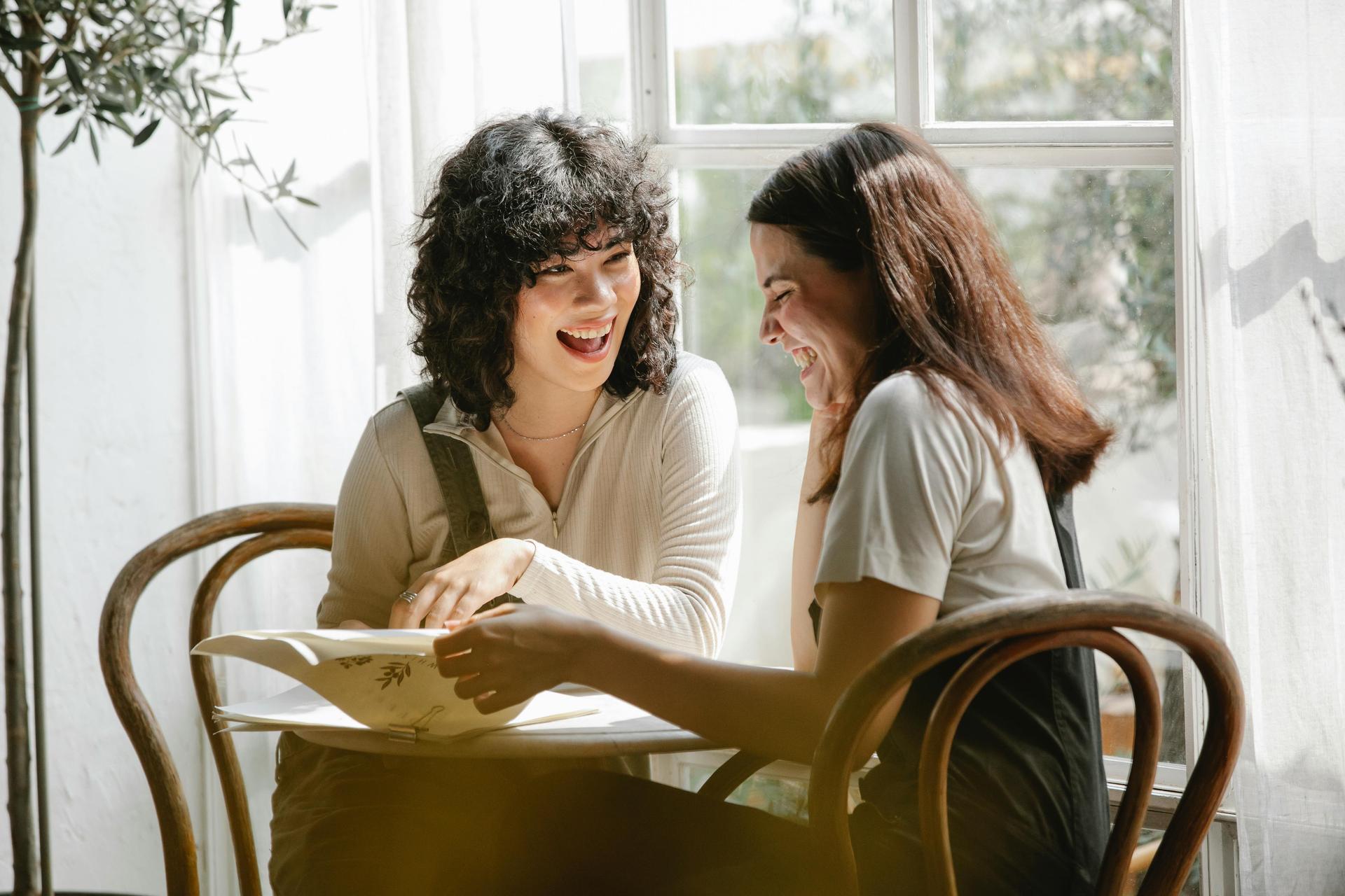 How To Write a Maid of Honor Speech When You Hate the Groom